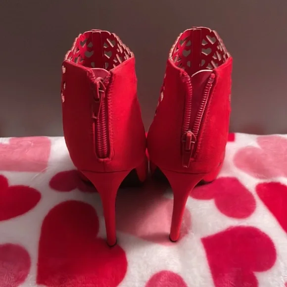 Heart Booties - Picture 2 of 5